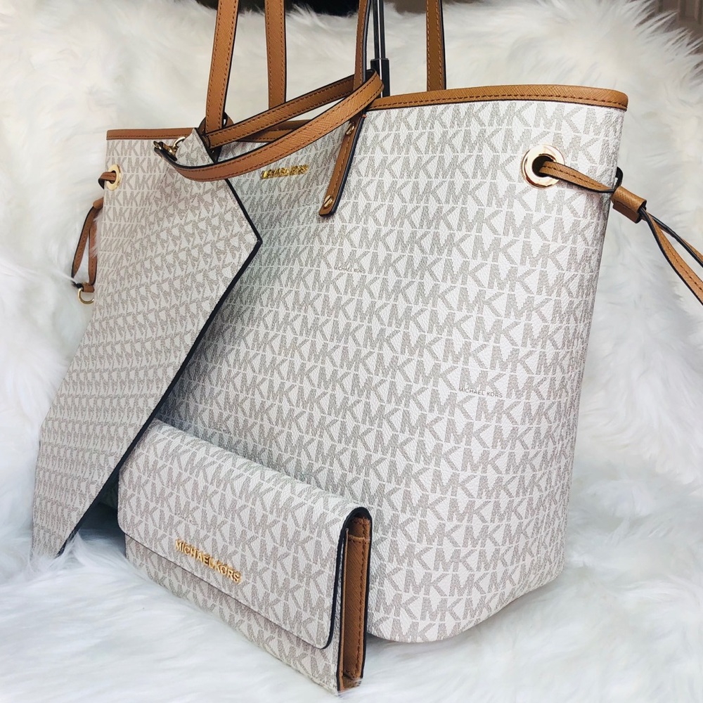 Michael Kors Jet Set Travel Tote and Wallet Set - Picture 2 of 8